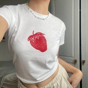 Women's White Strawberry Graphic Baby Tee‌